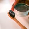 utilisation du dentifrice solide avec brosse à dent